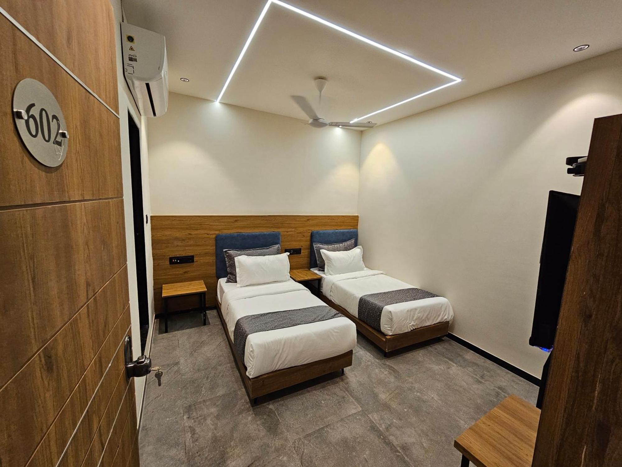 Hotel Nova Palm Rajkot Εξωτερικό φωτογραφία