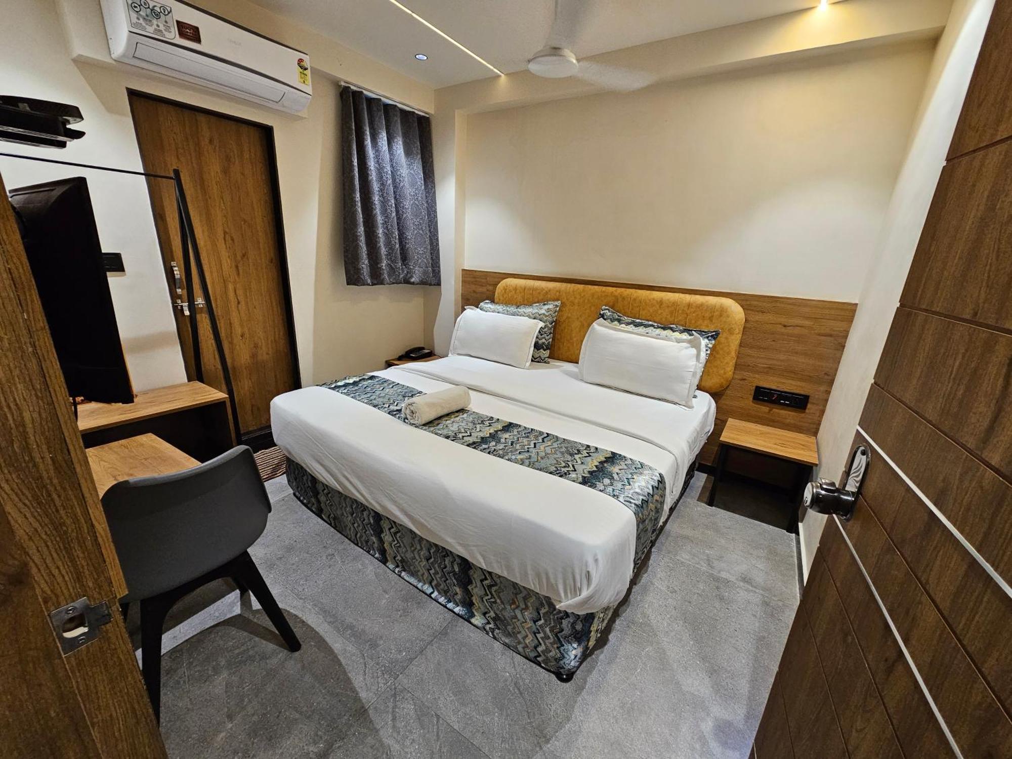 Hotel Nova Palm Rajkot Εξωτερικό φωτογραφία