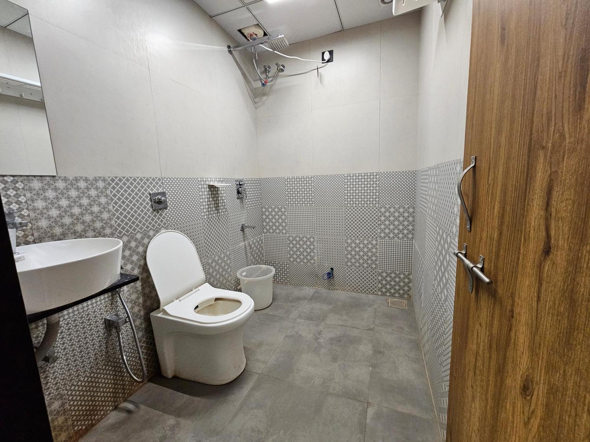 Hotel Nova Palm Rajkot Εξωτερικό φωτογραφία